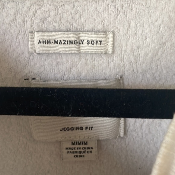 AE Sweatshirt - Picture 5 of 6